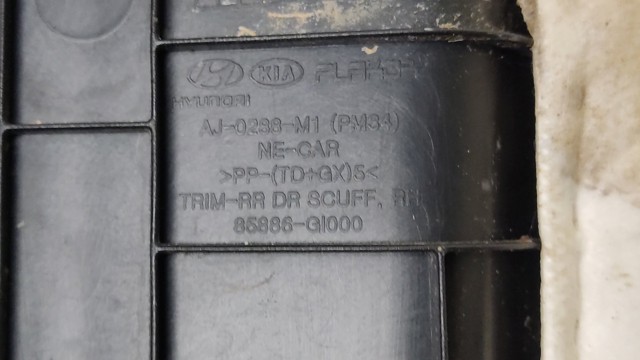 85885GI000NNB HYUNDAI Накладка дверного порога внутренняя задняя правая купить в Николаев