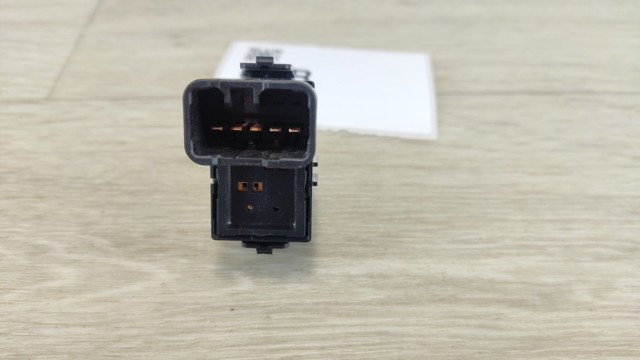 8608A319 MITSUBISHI Кнопка стеклоподъемника передняя купить в Кривой Рог