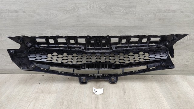Решетка радиатора 86350J7CB0 HYUNDAI