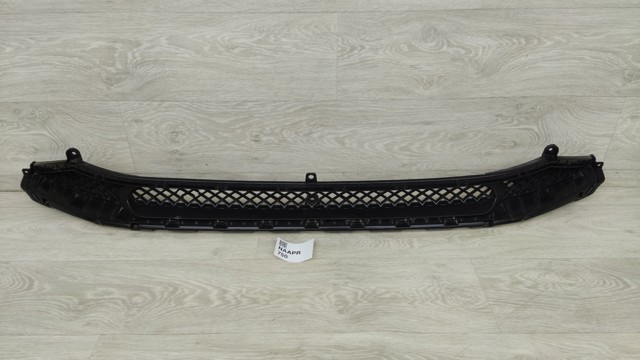 Решетка переднего бампера 86531H6500 HYUNDAI