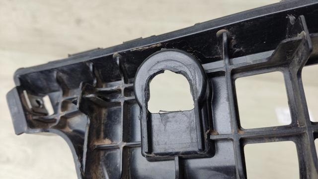 Правый кронштейн заднего бампера 86652L0000 HYUNDAI
