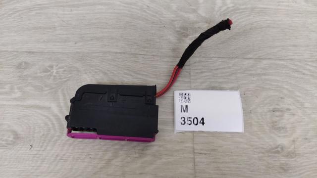 Блок предохранителей задний, салонный 8K0937501 VAG