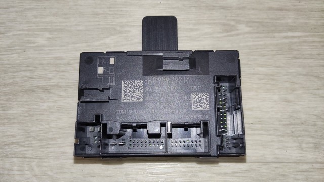 VAG 8K0959792R Блок комфорта передней двери в наличии Ирпень