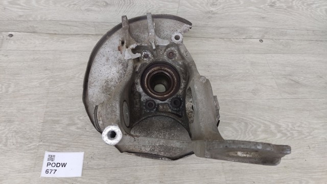 Кулак поворотный левый 8R0505431F VAG