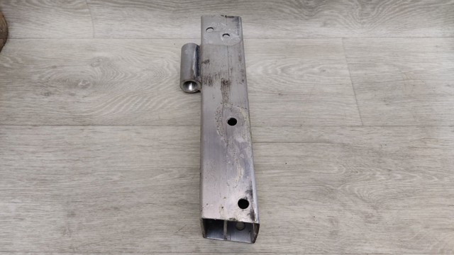 8R0807332D Кронштейн усилителя заднего бампера купить Николаев