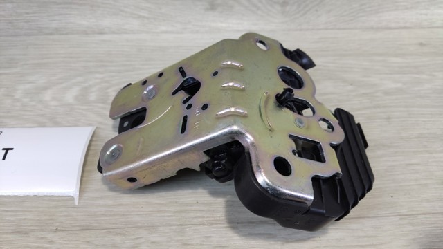 8R0827505A VAG Замок крышки багажника (двери 3/5-й задней) купить в Николаев