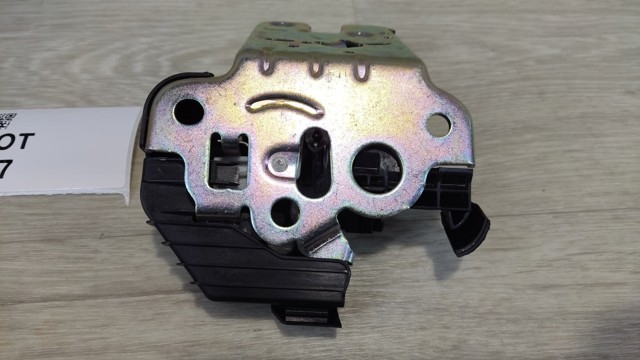 VAG 8R0827505A Замок багажника в наличии Ровно