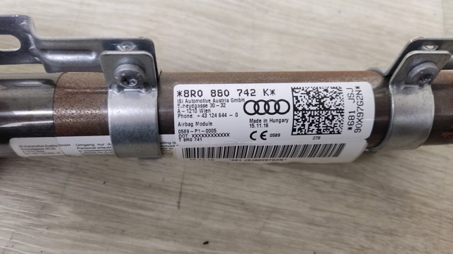 VAG 8R0880742K Шторка боковая, правая в наличии Винница
