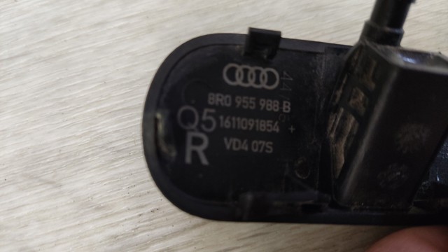 8R0955988B VAG Форсунка омывателя стекла лобового правая купить в Чернигов