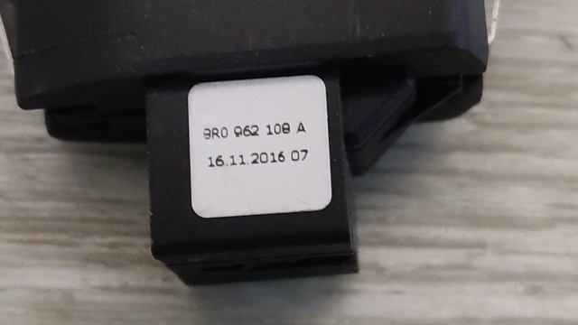 8R0962108AV10 Кнопка блокировки дверей купить Полтава