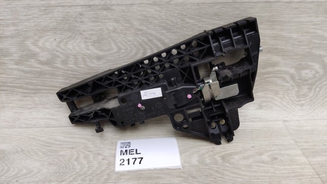 Держатель наружной ручки двери, задней правой 8T0837886 VAG