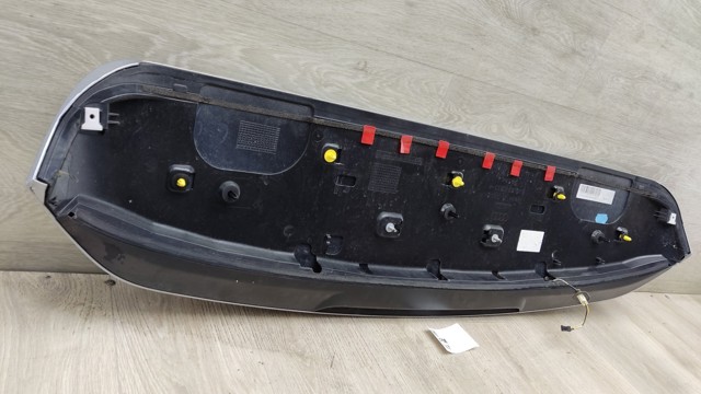 Крыло на багажник 8U0827933F VAG
