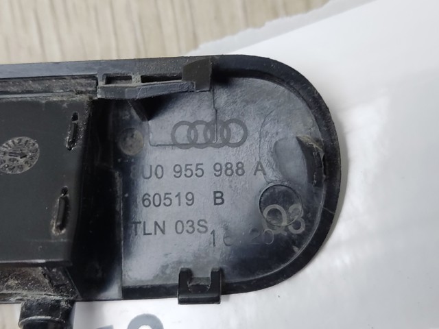 Сопло омывателя лобового стекла правое 8U0955988A VAG