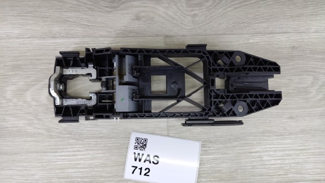Держатель наружной ручки двери, передней левой 8V0837885 VAG