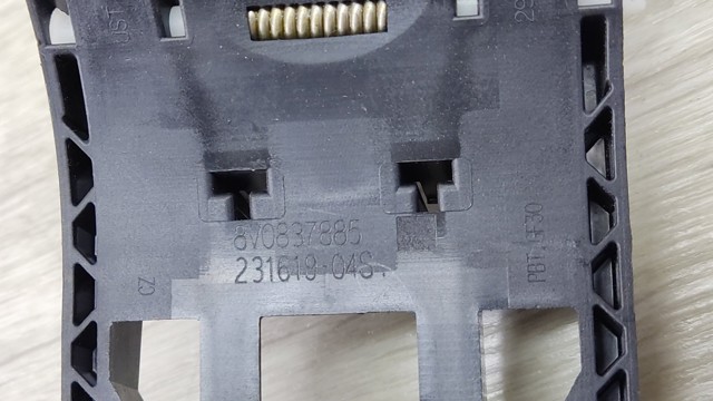 8V0837885 Держатель наружной ручки двери передней левой купить Львов