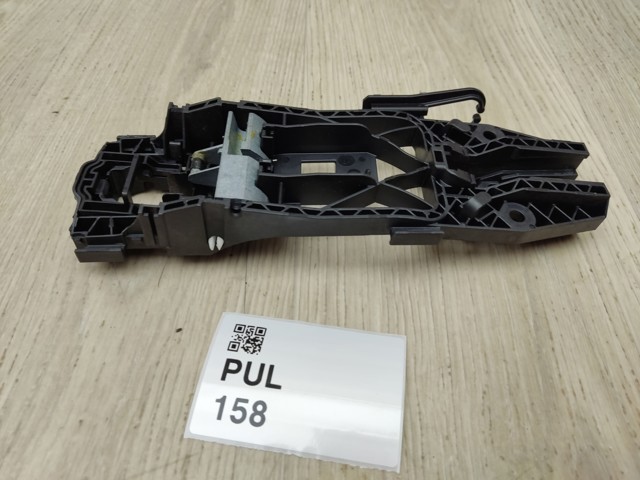 Наружная ручка правой двери 8V0839885 VAG