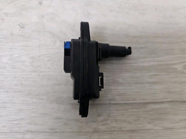 8V0862159 VAG Мотор-привод открытия лючка бака купить в Винница