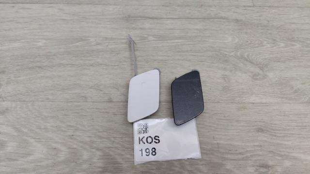 Заглушка бампера буксировочного крюка, задняя 8V3807241B VAG