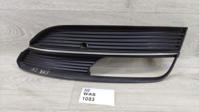 VAG 8V3807682A Заглушка (решетка) противотуманных фар бампера переднего правая в наличии Днепр