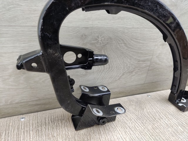 Крепление крышки багажника 8V5827301C VAG