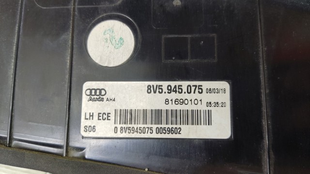 Задний левый внутренний фонарь 8V5945075 VAG