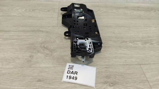 8W01837811A Держатель наружной ручки двери передней левой купить Киев