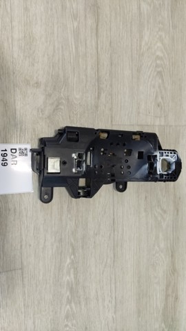 8W01837811A Держатель наружной ручки двери передней левой купить Житомир