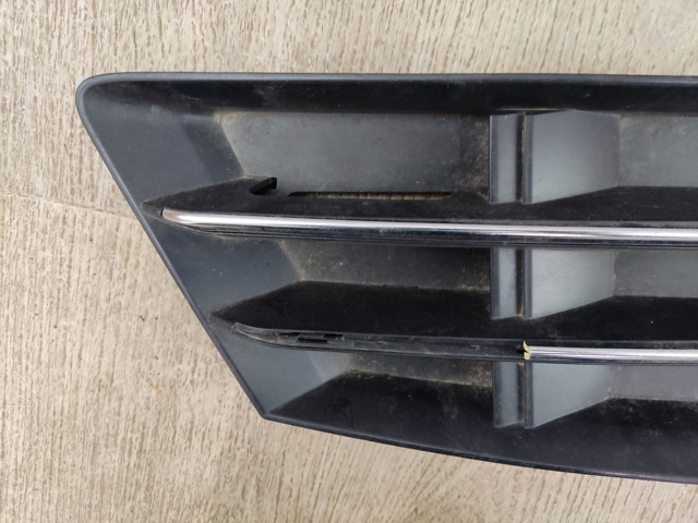 Заглушка противотуманки передней правой 8W0807682R VAG