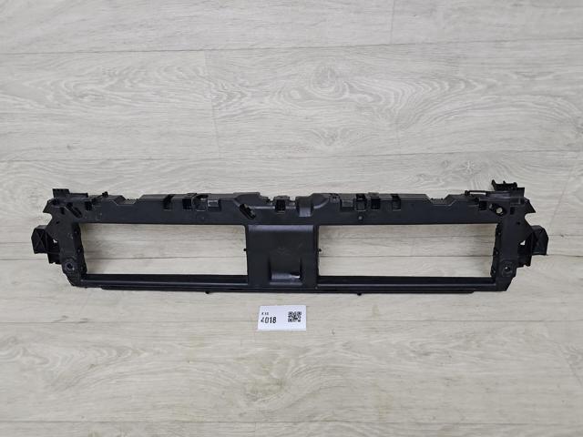 Кронштейн решетки радиатора 8W0807771F VAG