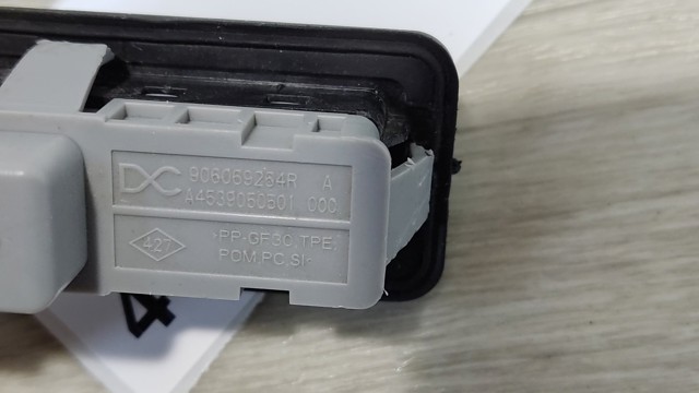 906069264R RENAULT Кнопка привода замка багажника купить в Одесса