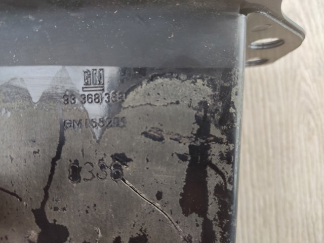 Кронштейн усилителя переднего бампера 93368358 GM