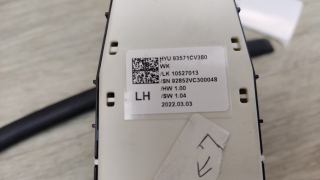 Кнопочный блок управления стеклоподъемником передний левый 93571CV380 HYUNDAI
