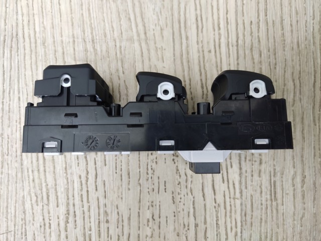 Кнопки переднего левого стекло подъёмника 93571J9200 HYUNDAI