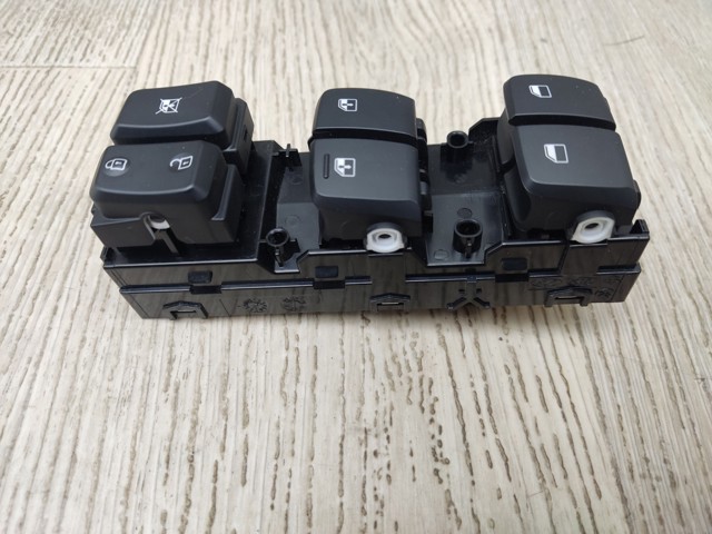 93571J9200 HYUNDAI Кнопочный блок управления стеклоподъемником передний левый купить в Ирпень