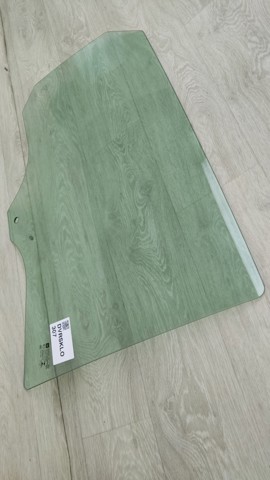 Стекло задней правой двери 95429589 GM