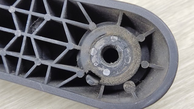 Рычаг-поводок стеклоочистителя заднего стекла 95995875 GM