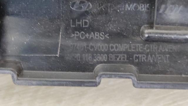 HYUNDAI 97401CV000 Решетка вентиляции салона на "торпедо" в наличии Чернигов