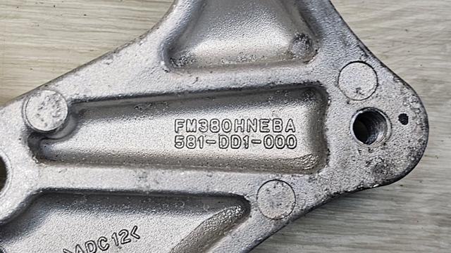 Кронштейн компрессора кондиционера 97703GI400 HYUNDAI