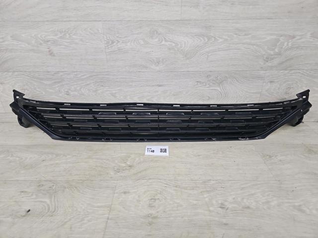 Решетка бампера переднего центральная 9816027880 PEUGEOT