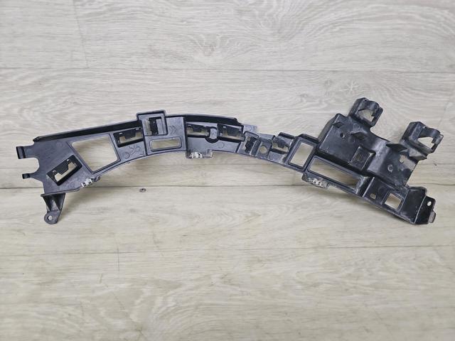 Левый кронштейн переднего бампера 9816768880 PEUGEOT