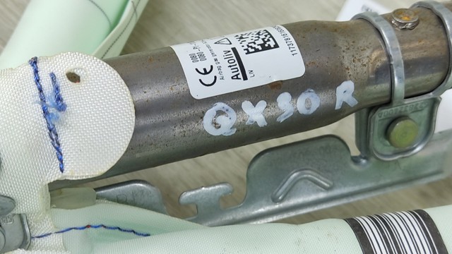 985P05DC0A Шторка боковая, правая купить Ужгород