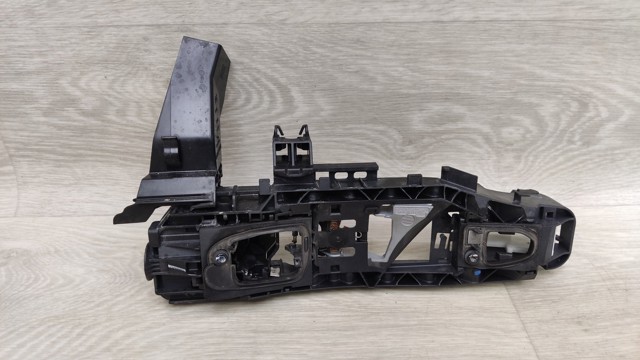 Держатель наружной ручки двери, передней левой A0997601502 MERCEDES