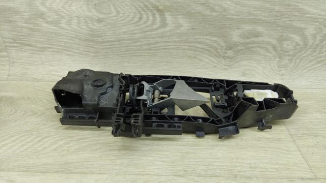 MERCEDES A0997601902 Держатель наружной ручки двери передней левой в наличии Черкассы