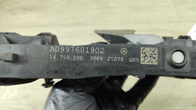 A0997601902 Держатель наружной ручки двери передней левой купить Ровно