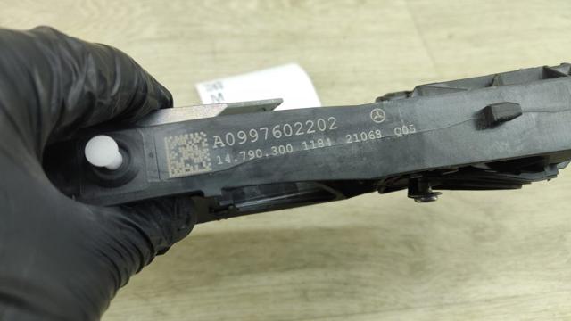 A0997602202 MERCEDES Держатель наружной ручки двери передней правой купить в Черкассы