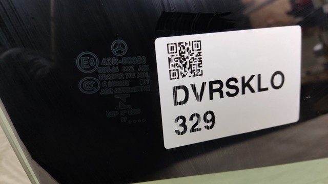 MERCEDES A1177250210 Стекло двери передней правой в наличии Винница