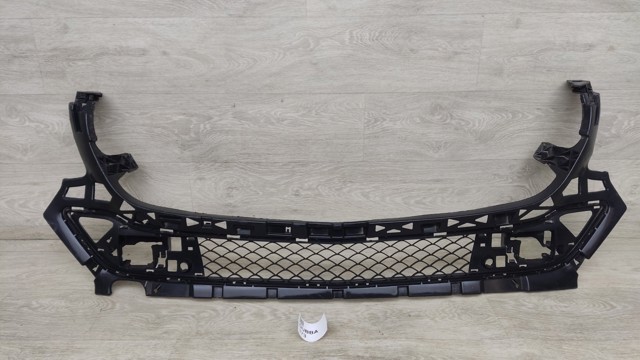 Кронштейн бампера переднего, центральный A1668853965 MERCEDES