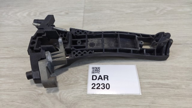 Держатель наружной ручки двери, передней левой A1687601334 MERCEDES