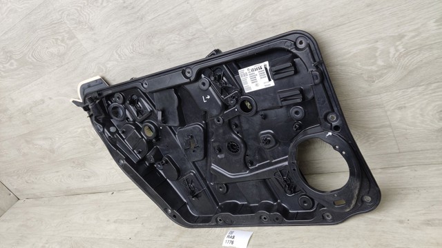 Стеклоподъемник с электродвигателем A1767206500 MERCEDES