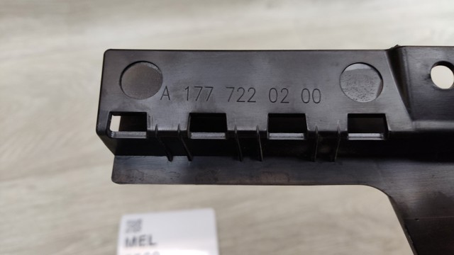Накладка двери передней правой вертикальная A1777220200 MERCEDES